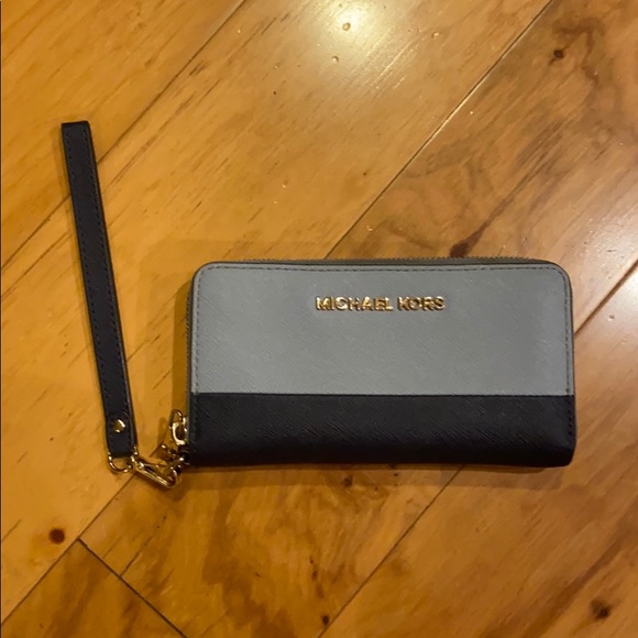 Michael Kors Handbags - michael kors jet set continental wallet